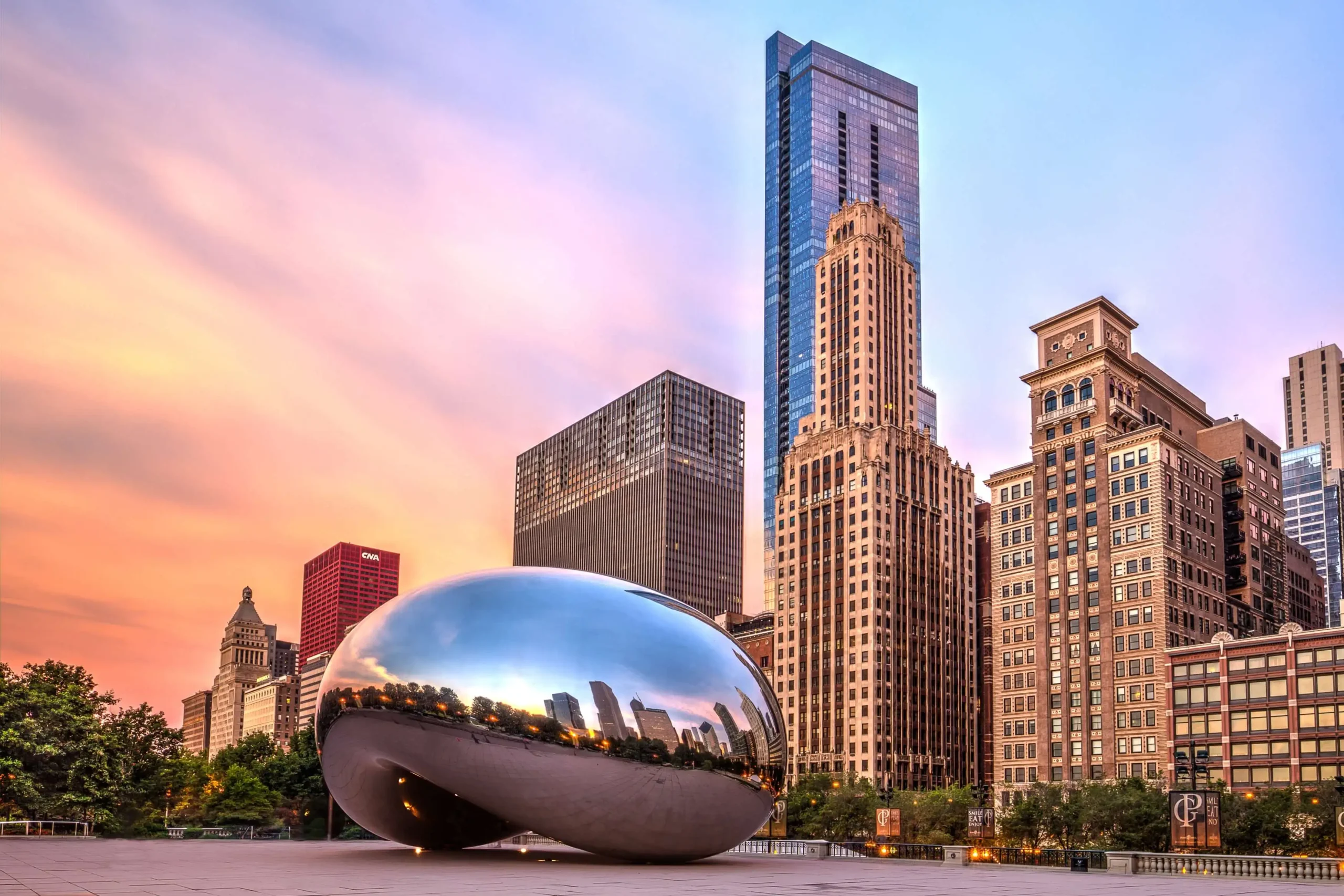 this is a photo of of the reflective bean that is in downtown Chicago